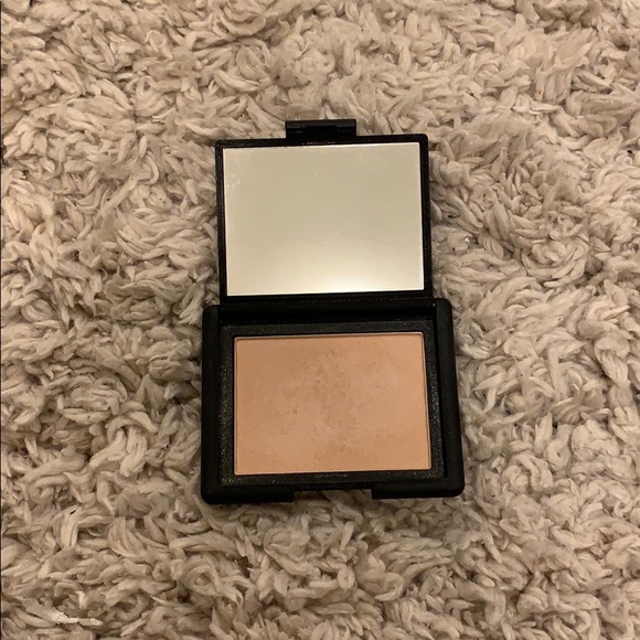 NARS Highlight in Hot Sand - Picture 2 of 3